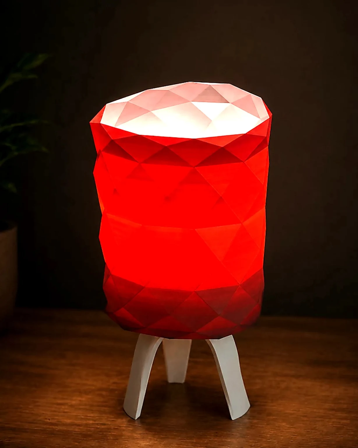 Crvena 3D lampa na knjigama
